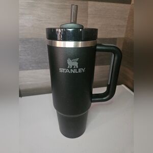 Stanley BLACK 30oz H2.0 Flowstate Adventure Quencher - NWOT!